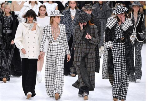 Chanel showcases last Karl Lagerfeld collection at Paris Fashion 